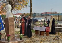 Corabia: Bustul lui Mihai Eminescu, dezvelit în curtea școlii care-i poartă numele