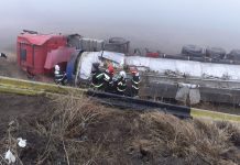 O autocisternă cu hidroxid de sodiu s-a răsturnat, la Dăneasa