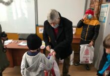 Moș Crăciun a venit la Colonești la 200 de copii
