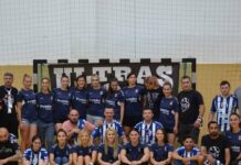 Membrii galeriei echipei de handbal CSM Slatina, spiridușii Moșului pentru o familie din Argeș