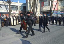 FOTO. Mica Unire, eveniment restrâns la statuia domnitorului Alexandru Ioan Cuza din Slatina