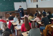Prevenirea violenței în unitățile de învățământ, siguranța elevilor și a cadrelor didactice, prioritate pentru polițiștii