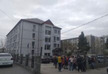 Protest, în fața Inspectoratului Școlar Județean Olt