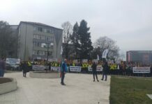 Sute de angajați de la TMK-ARTROM, protest în Capitală