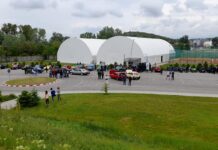 Mașini de epocă, la Retro Parada Primăverii, în Parcul Tineretului din Slatina