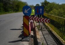 Pietonii și autovehiculele cu masa mai mare de 7.5 tone, interzise pe podul de peste Olt de la Verguleasa