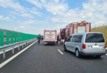 Accidentul de pe Drumul Expres: o șoferiță a intrat pe interzis și a lovit violent o altă mașină