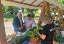 Primarul Doldurea a cumpărat legume din piața volantă din Caracal