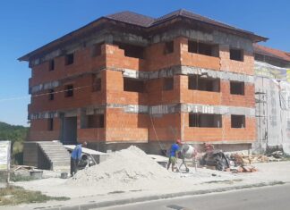 Se lucrează la cele două blocuri din Scornicești