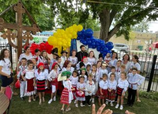 O familie de intelectuali, din Slatina, păstrează tradiția, la Chicago