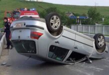 Un tânăr s-a răsturnat cu maşina în Brebeni