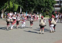 Peste 400 de călușari și dansatori, la Caracal