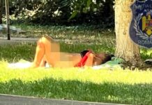 O femeie din Caracal, amendată după ce a făcut plajă nud la Arad