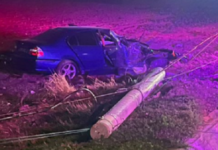 Un tânăr din Olt a intrat cu mașina într-un stâlp din beton