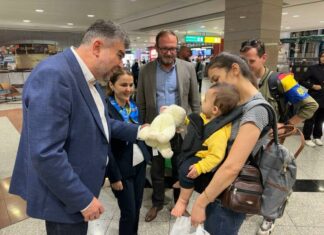 Primii români evacuați din infernul Fâșiei Gaza au ajuns în țară. Sunt și persoane din Olt