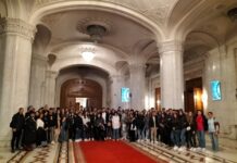 Elevii și profesorii din Caracal, în vizită la Palatul Parlamentului