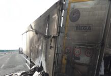 Autocamion, în flăcări pe Drumul Expres, în zona localității Colonești