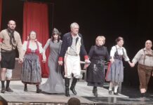 S-a tras cortina peste Regalul Teatral de la Caracal