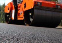 Caracal: Au început lucrările de reabilitare și asfaltare a străzilor din cartierul HCC