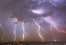 În curând va ajunge în România furtuna care a făcut prăpăd în Franța și Germania. 20 000 de fulgere au brăzdat cerul în Franța