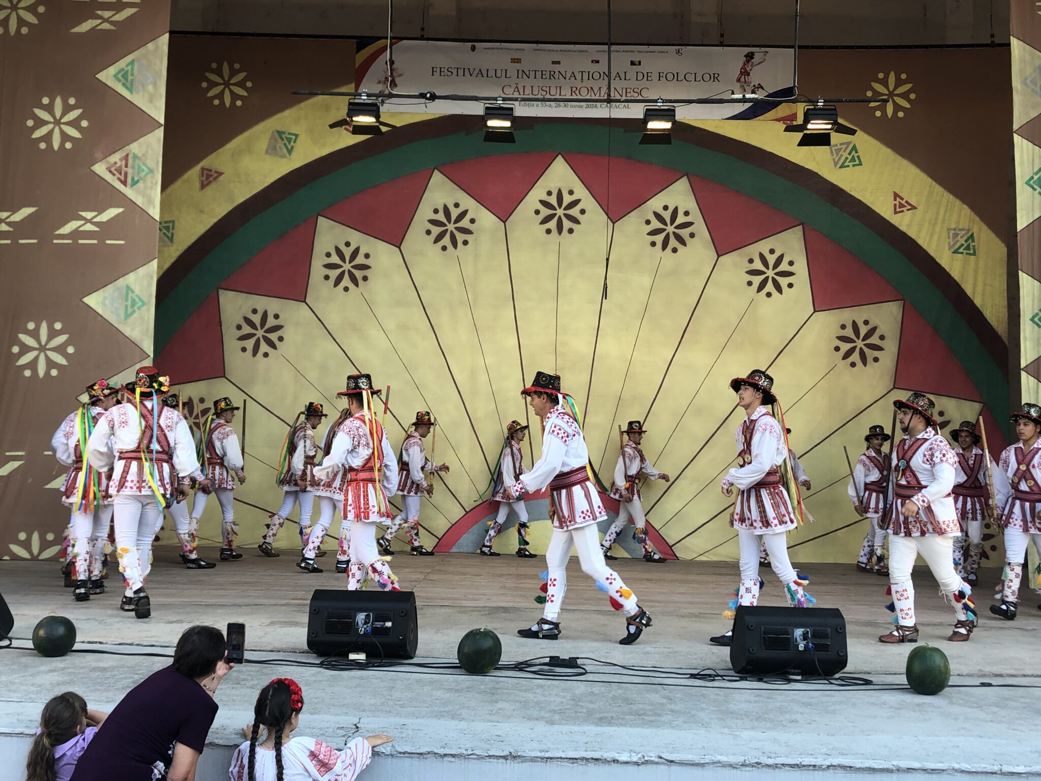 Calusul Călușarii din Dăbuleni, câștigătorii Trofeului Festivalului ...