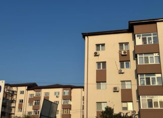 Caracal: S-au încheiat lucrările de reabilitate termică a primelor scări de bloc