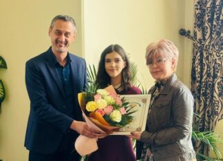 Eleva Dincă Anna Erika, de la Școala Gimnazială „Vlaicu Vodă”, premiată de Primăria Slatina