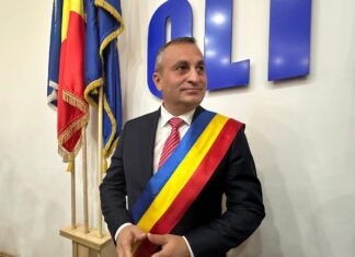 Oprescu: ”Trupa de ospătari a lui De Mezzo își arată nivelul intelectual și politic foarte jos și face din nou circ ieftin”