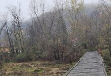 Sâmburești: se construiește o PUNTE PIETONALĂ METALICĂ peste pârâul Cungra