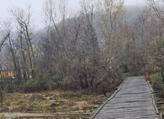 Sâmburești: se construiește o PUNTE PIETONALĂ METALICĂ peste pârâul Cungra