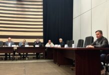 Ședință extraordinară de îndată… de 6 minute