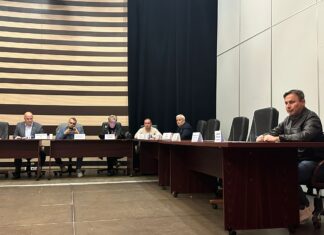 Ședință extraordinară de îndată… de 6 minute