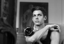 Refresh and Reveal” – Calendarul Pirelli 2025 de Ethan James Green, prezentat la Londra, la Muzeul de Istorie Naturală