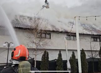 Slatina: Clădire cu birouri și camere de dormit, în flăcări