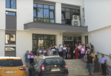 Angajații Casei de Pensii Olt protestează