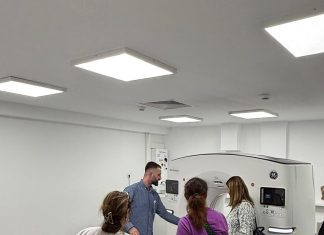 Personalul din cadrul Spitalului Slatina, instruit pentru utilizarea noului computer tomograf.