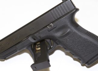 Poliția Locală Slatina trimite pistoalele colegilor de la Pitești ca să facă economii la buget