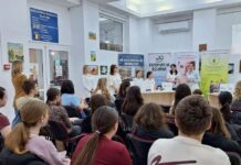 Tinerii din Slatina, implicați într-un proiect inedit despre îngrijirea pielii organizat la Biblioteca Județeană Olt „Ion Minulescu”