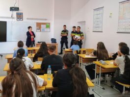 Polițiștii din Olt au desfășurat acțiuni preventive în școli, în cadrul programului „Școala în siguranță”