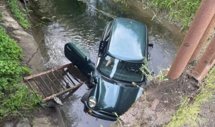 masina-rasturnata-in-canal-la-piatra-olt-1-768x456