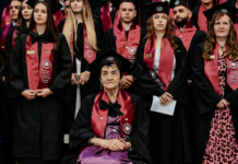 O ROMÂNCĂ DE 90 DE ANI A TERMINAT FACULTATEA