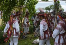 Călușarii revin în comunitățile din Olt: tradiția merge mai departe