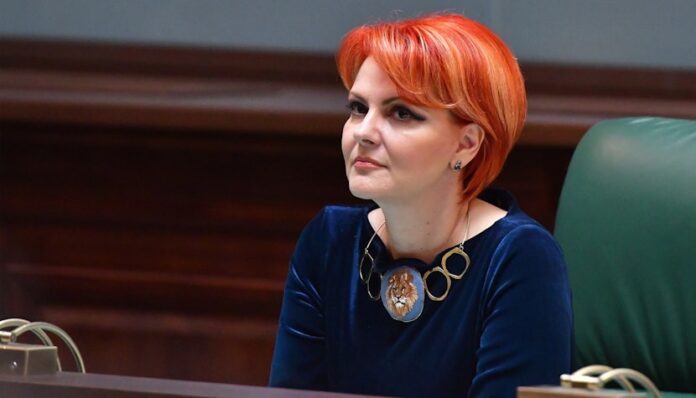 1780496853-lia-olguta-vasilescu