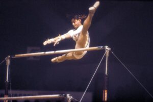 Nadia Comăneci și exercițiul de la paralele inegale de la JO la Montreal 1976